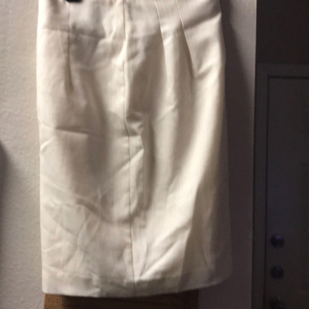 White skirt with tags - Picture 5 of 5